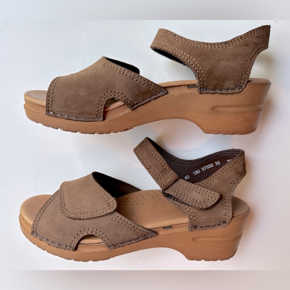 Dansko wedge sandals leather size 40, 9 1/2-10